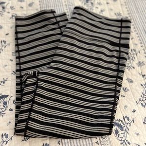 ATHLETA Chaturanga Capri Leggings size L